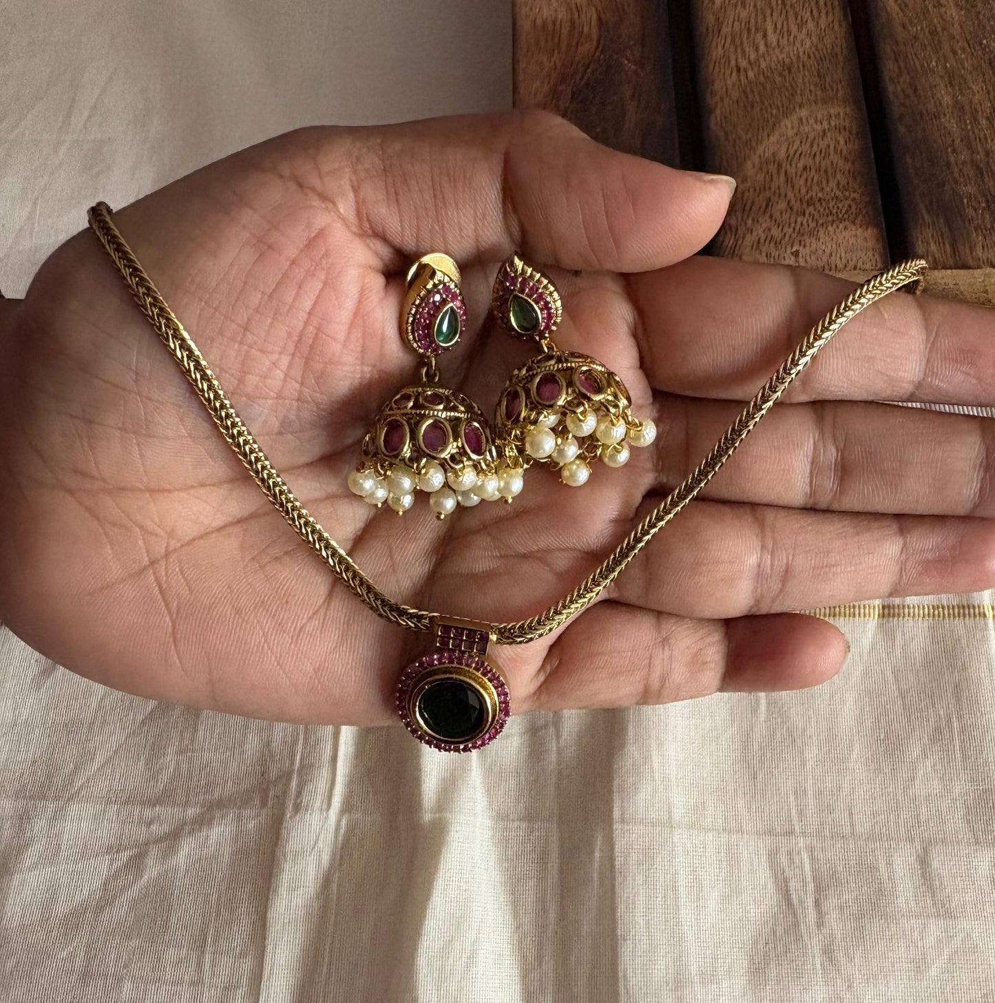 Green Pendant Chain