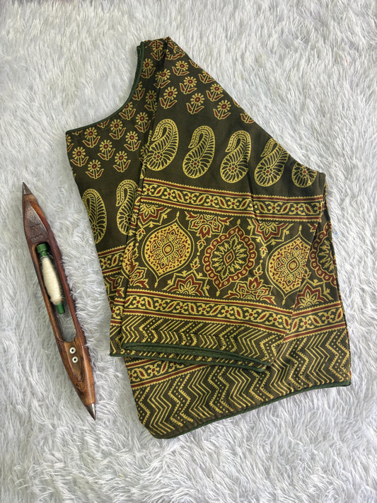 Pattern Boatneck Kum Round Neck in Princess Cut | Ready Made Blouse