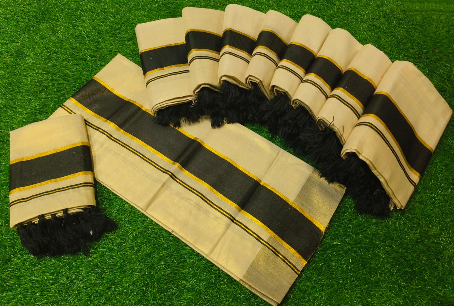 Gold Tissue Settu Mundu – Traditional Kerala Elegance