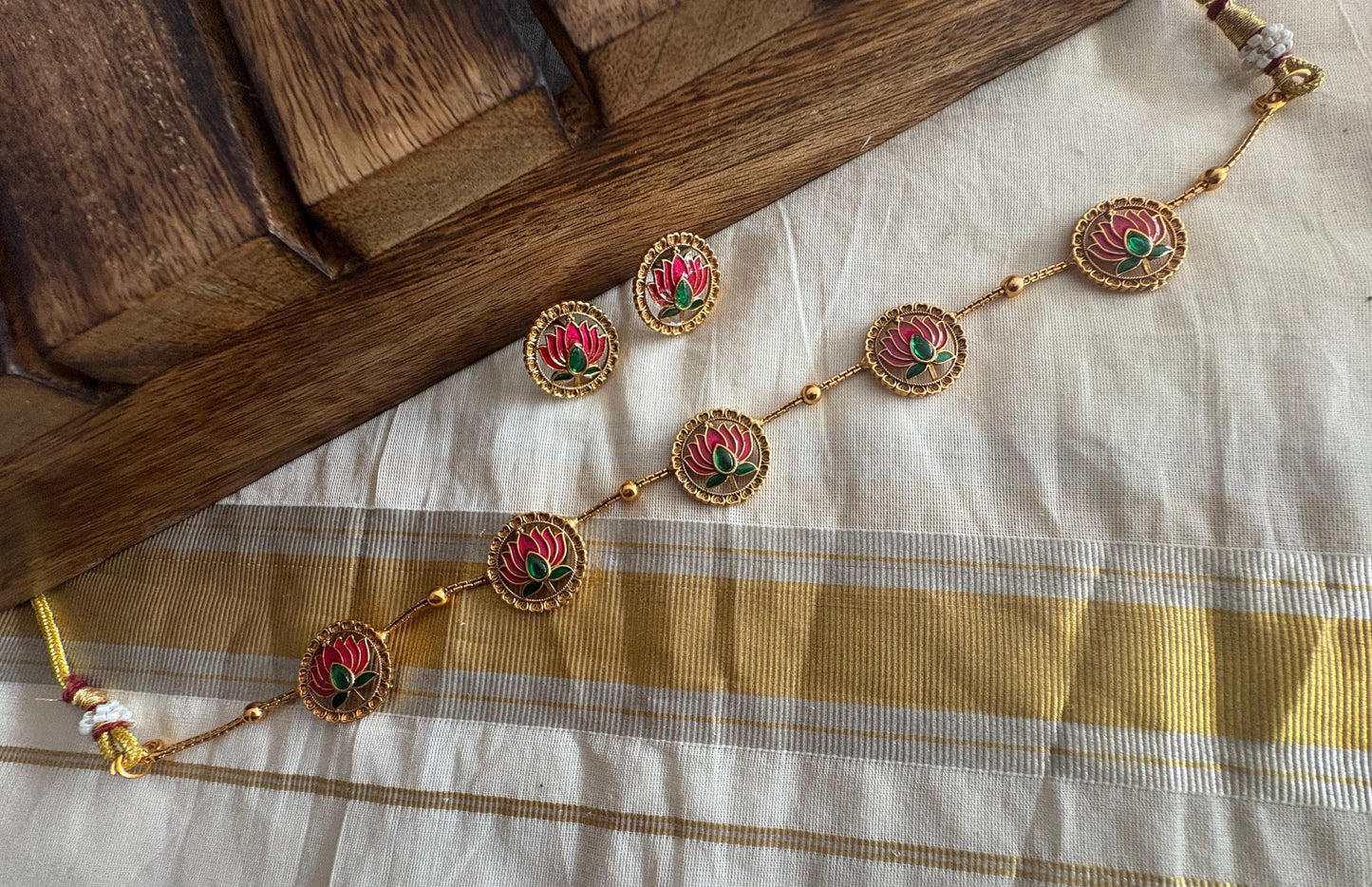 Lotus Choker