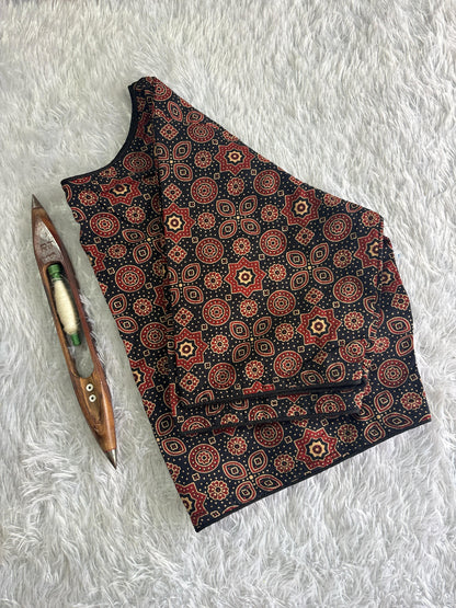 Pattern Boatneck Kum Round Neck in Princess Cut | Ready Made Blouse