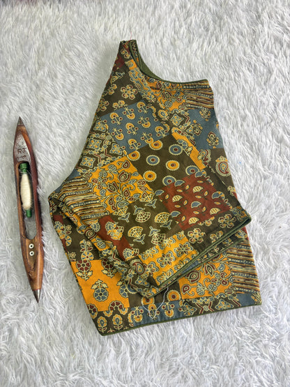 Pattern Boatneck Kum Round Neck in Princess Cut | Ready Made Blouse