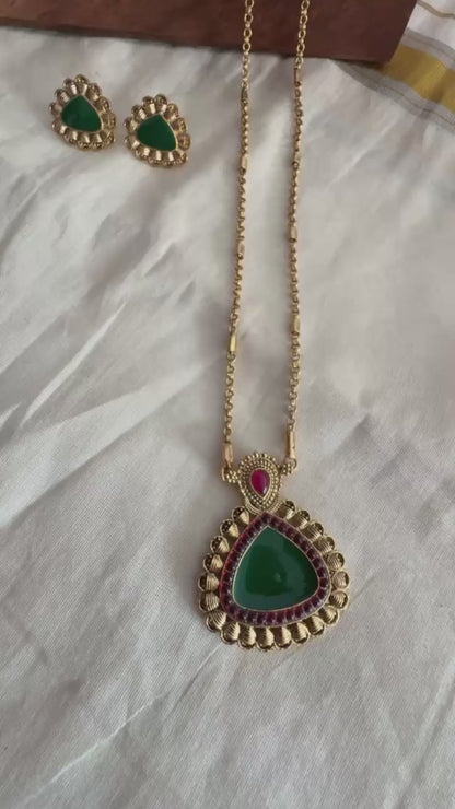 Single Pendant Neck Set – Dark Green