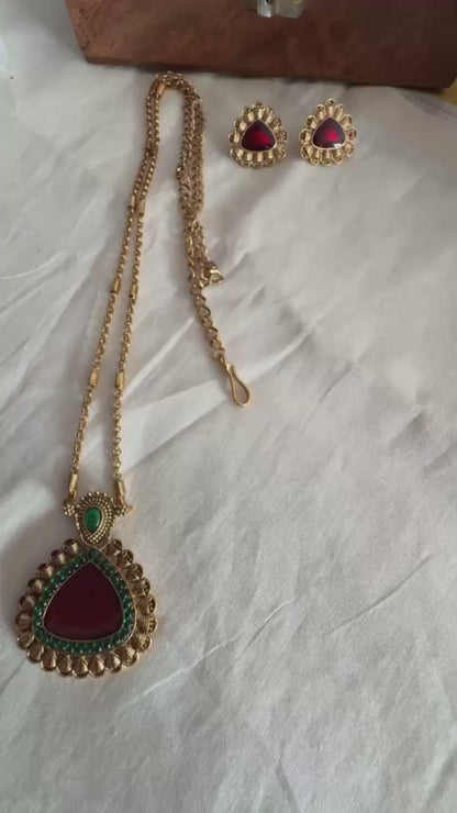 Single Pendant Neck Set – Dark Green